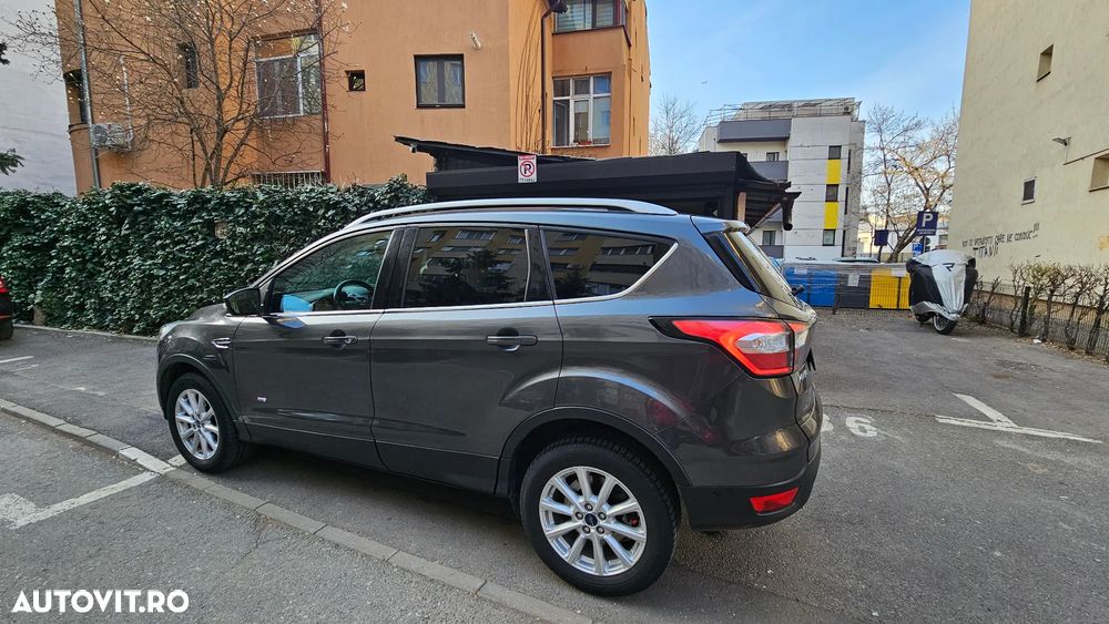 Ford Kuga 1.5 EcoBoost 4WD Aut. Titanium - 4
