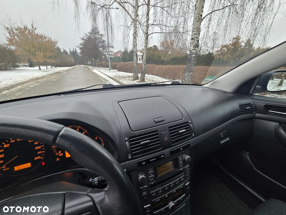 Toyota Avensis 1.8 VVT-i Combi - 24