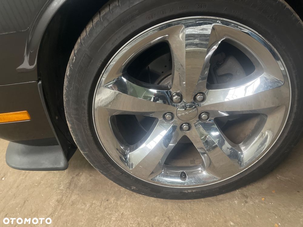 Dodge Challenger - 16