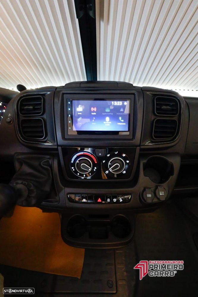 Rapido Van V62 cama francesa - 36