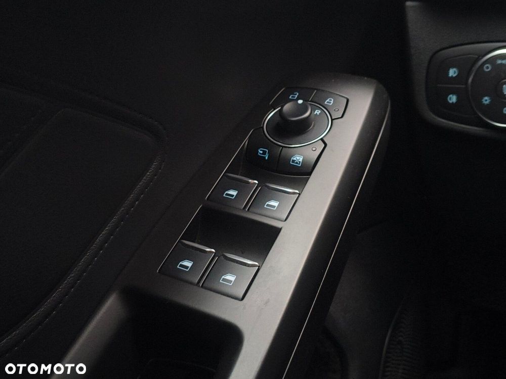 Ford Focus 1.0 EcoBoost mHEV ST-Line X - 25
