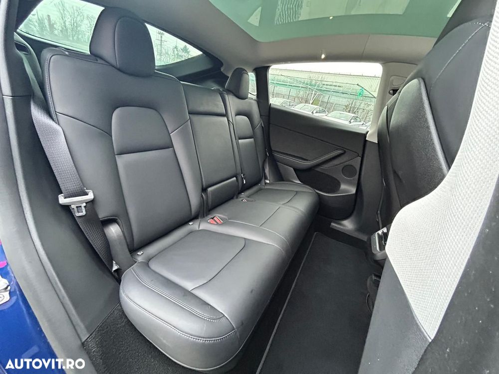 Tesla Model Y Long Range Dual Motor AWD - 18