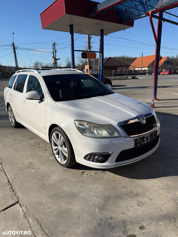 Skoda Octavia Combi 2.0 TDI CR DPF DSG RS - 2