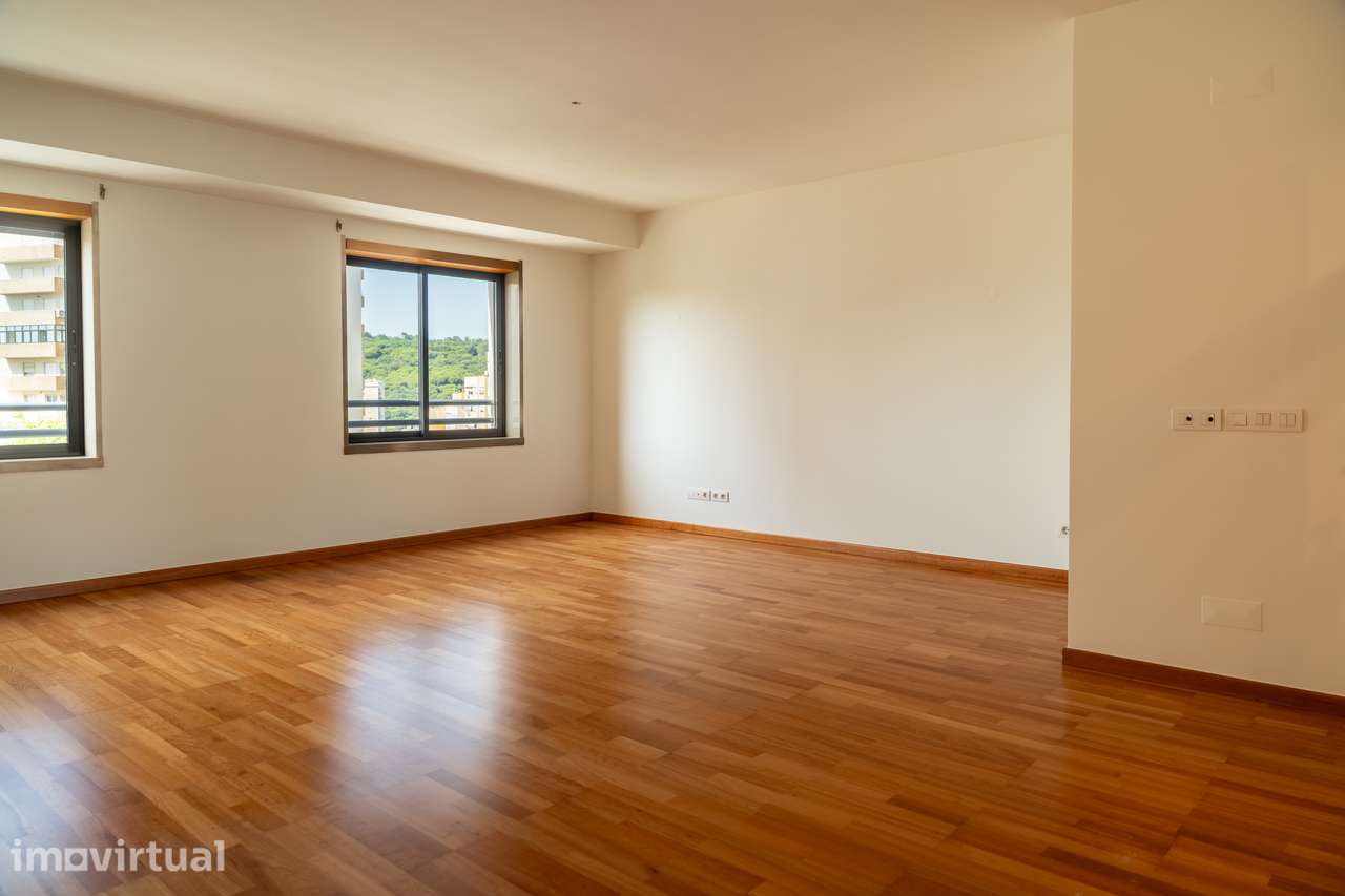 T3 para Arrendamento | Alto dos Moinhos | 2 Lugares de Garagem - Grande imagem: 2/29