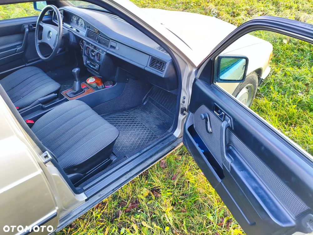 Mercedes-Benz W201 (190) - 15