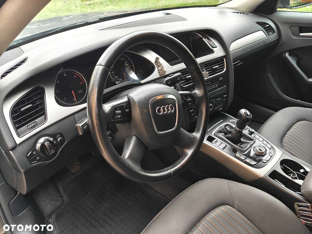 Audi A4 Limousine - 3