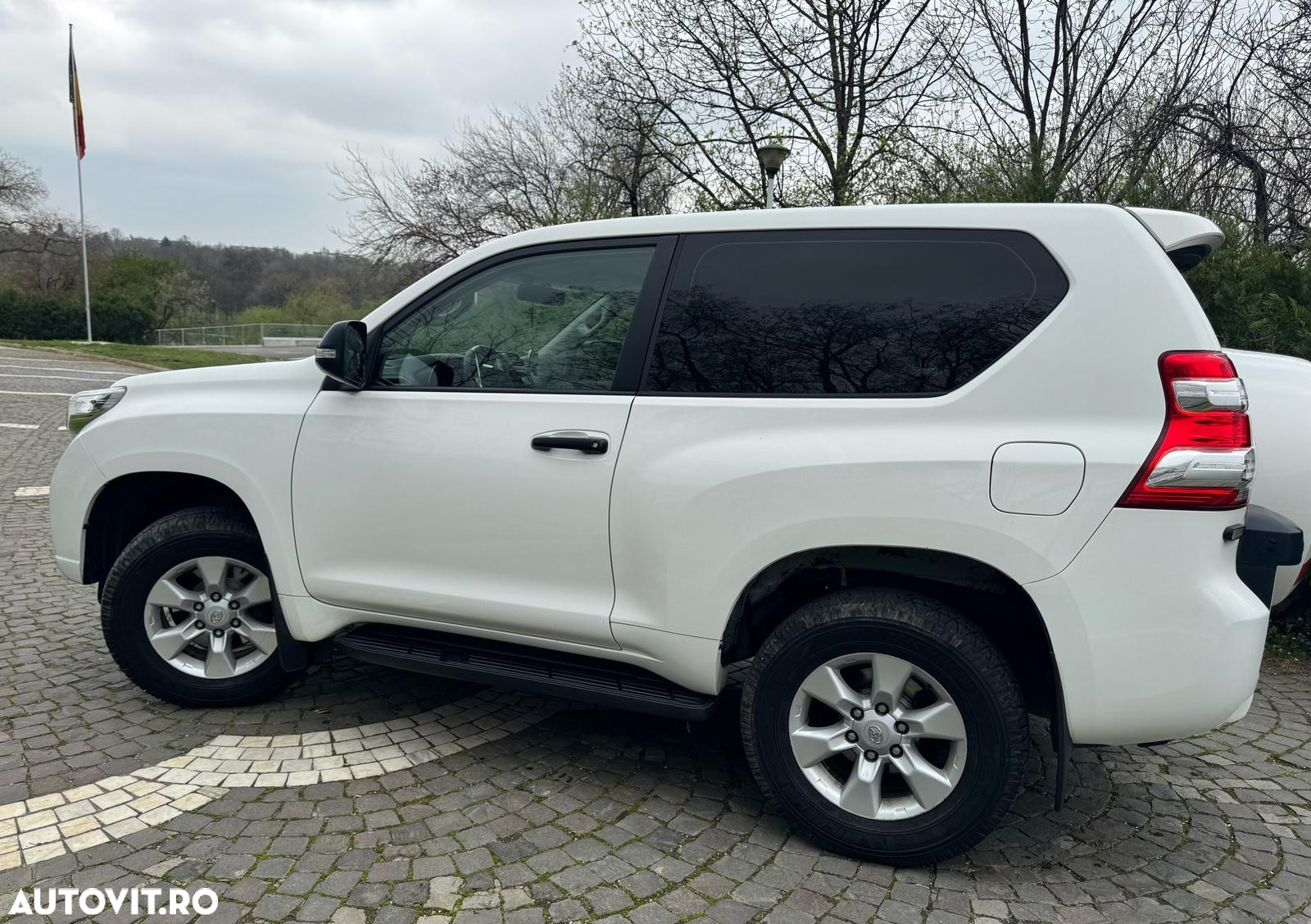 Toyota Land Cruiser - 4