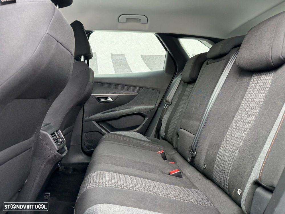 Peugeot 3008 1.5 BlueHDi Active Pack EAT8 - 8