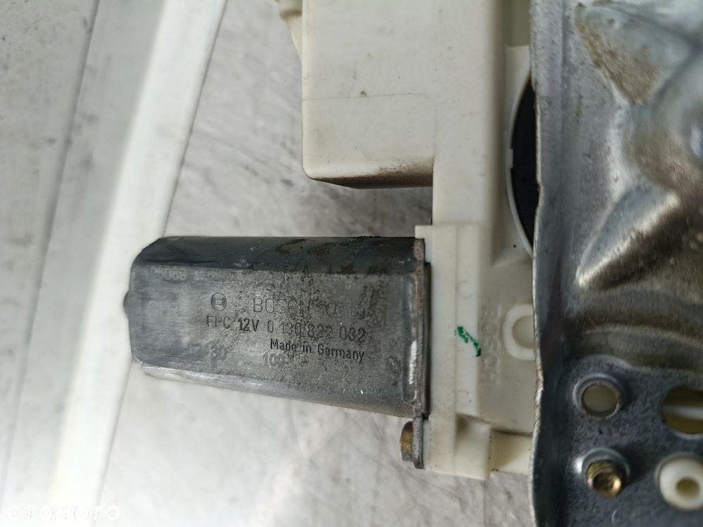 PODNOŚNIK SZYBY PRAWY PRZÓD TOYOTA COROLLA IX E12 992046-100  0130822032 - 2