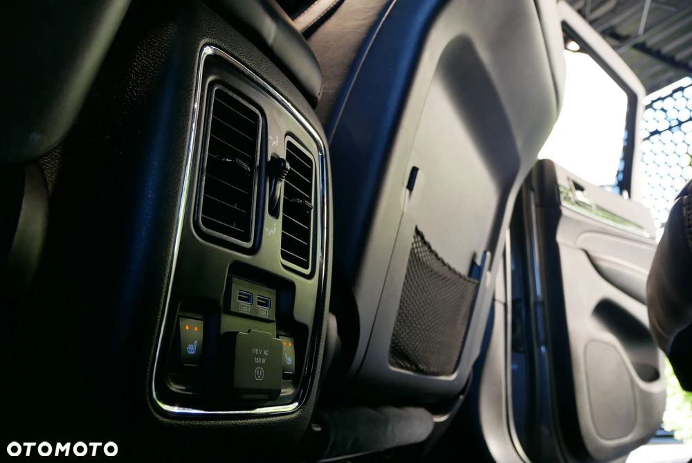 Jeep Grand Cherokee - 22