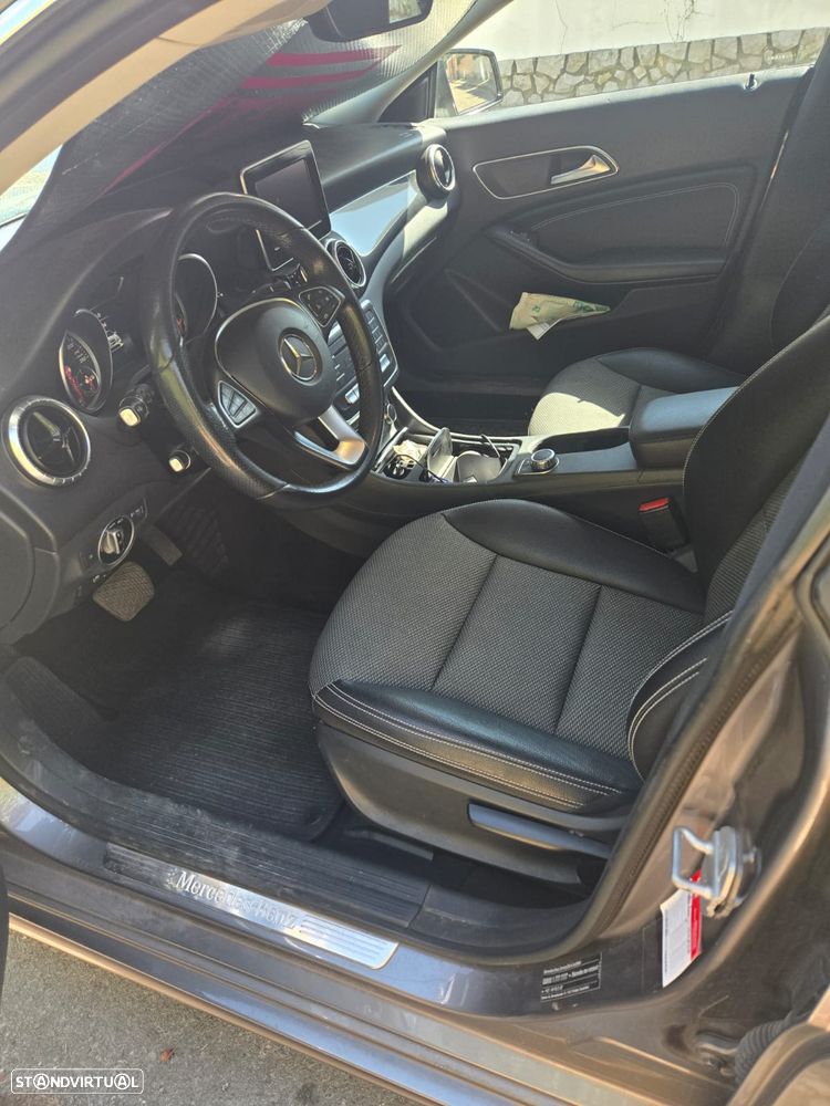 Mercedes-Benz CLA 180 d 7G-DCT Urban - 4