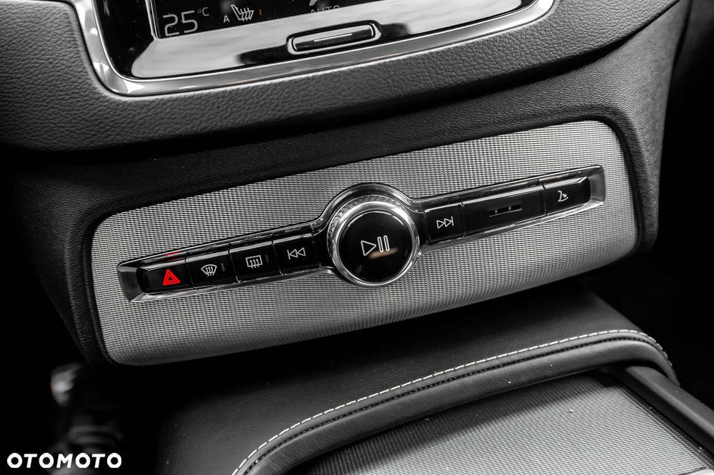 Volvo XC 90 D5 SCR AWD R-Design - 29