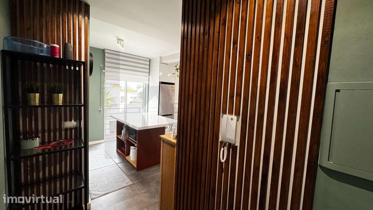 Apartamento T1 com Garagem, Arrumo e Ar Condicionado – Muito Próximo d - Grande imagem: 4/24