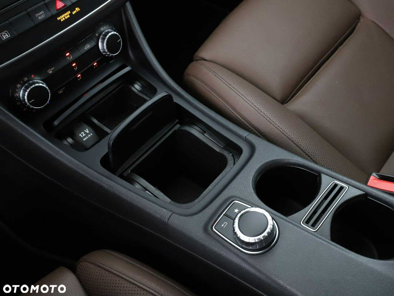Mercedes-Benz GLA 250 4Matic 7G-DCT - 29