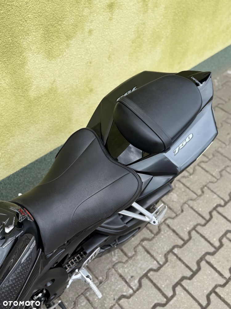 Suzuki GSX-R - 33