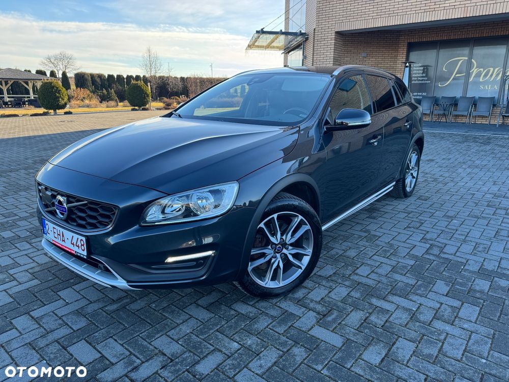 Volvo V60 Cross Country D3 Momentum - 1