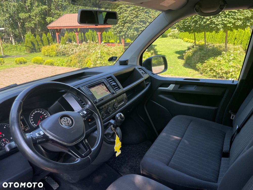 Volkswagen Caravelle - 10
