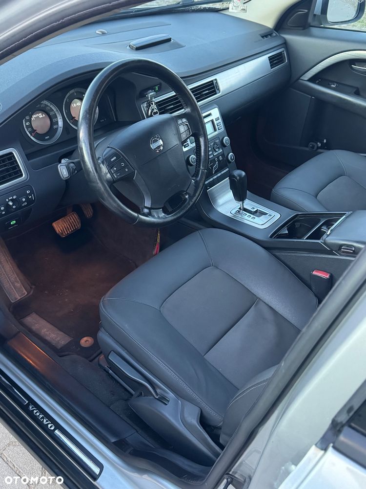 Volvo V70 D5 AWD Momentum - 9