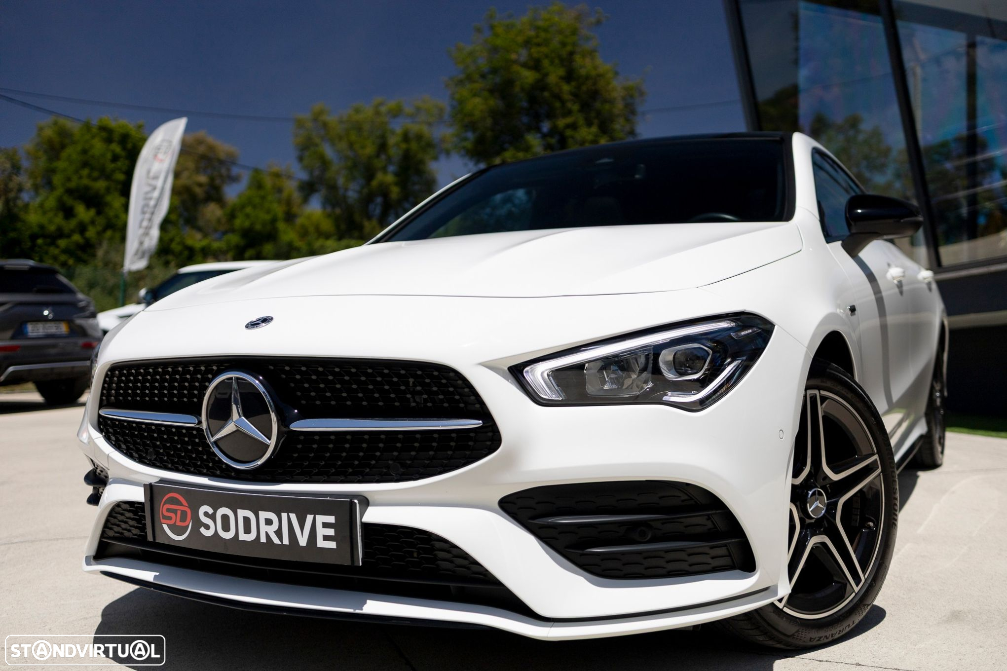 Mercedes-Benz CLA 250 e Shooting Brake AMG Line - 11