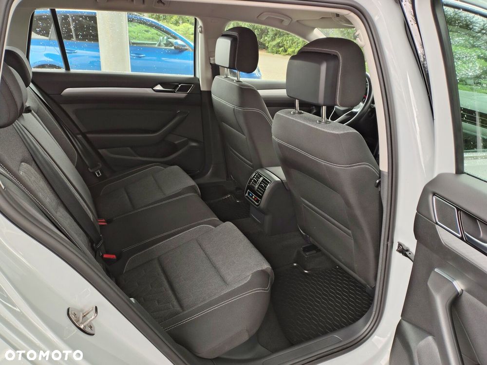 Volkswagen Passat - 15