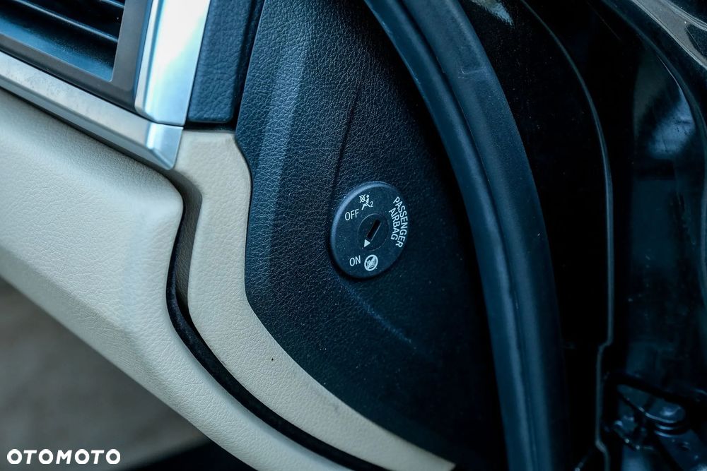 BMW Seria 3 320d xDrive Luxury Line - 28