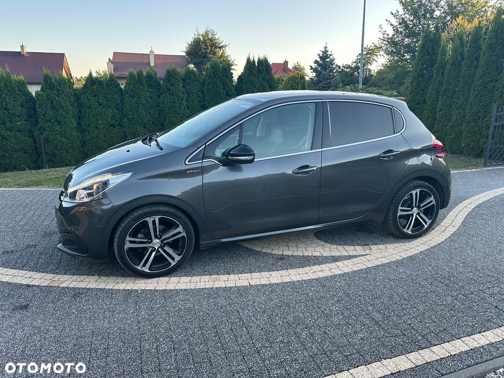 Peugeot 208 PureTech 130 EAT8 GT Pack - 12