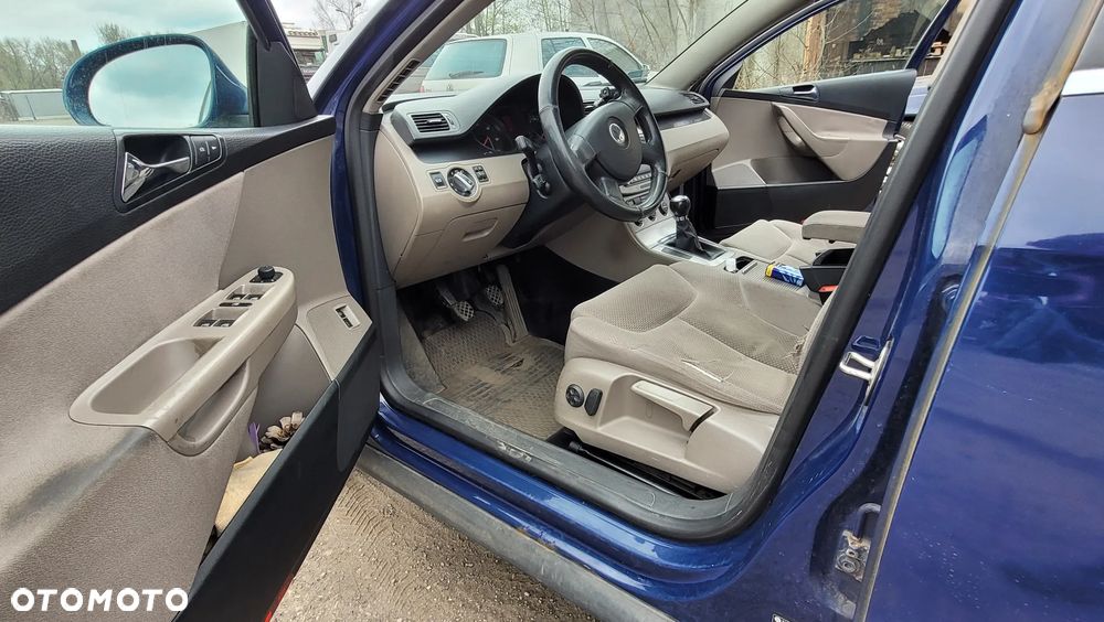 Volkswagen Passat 1.9 TDI Comfortline - 32