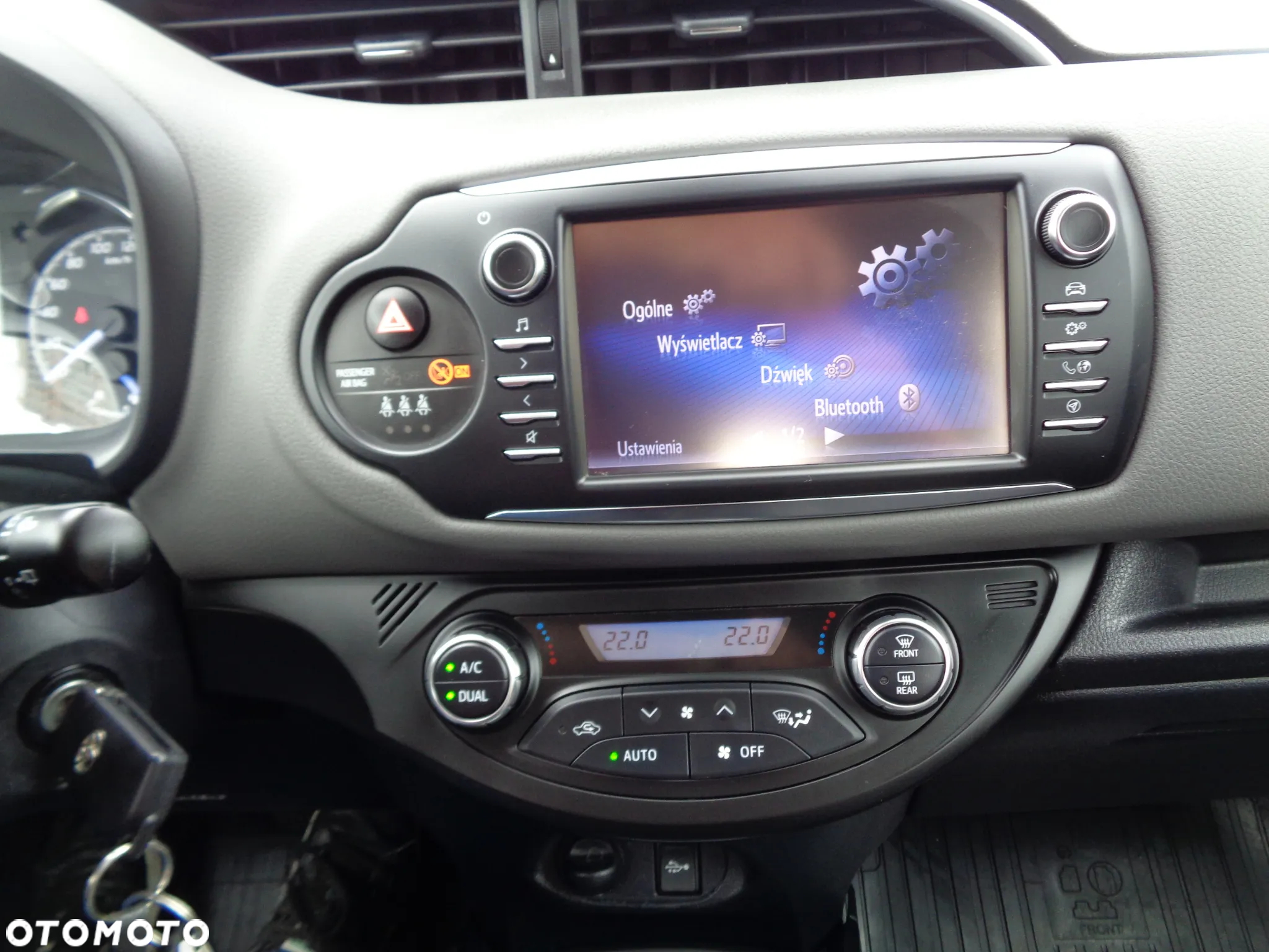 Toyota Yaris Hybrid 100 Premium - 10
