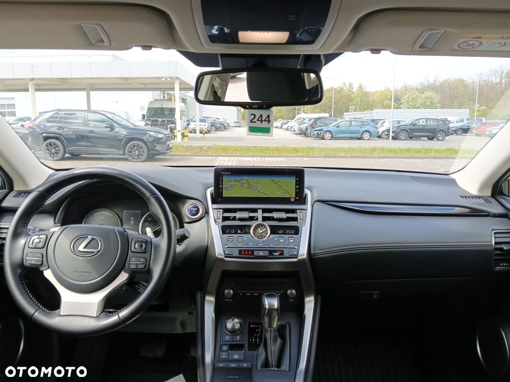 Lexus NX 300h Elegance + Business AWD - 2