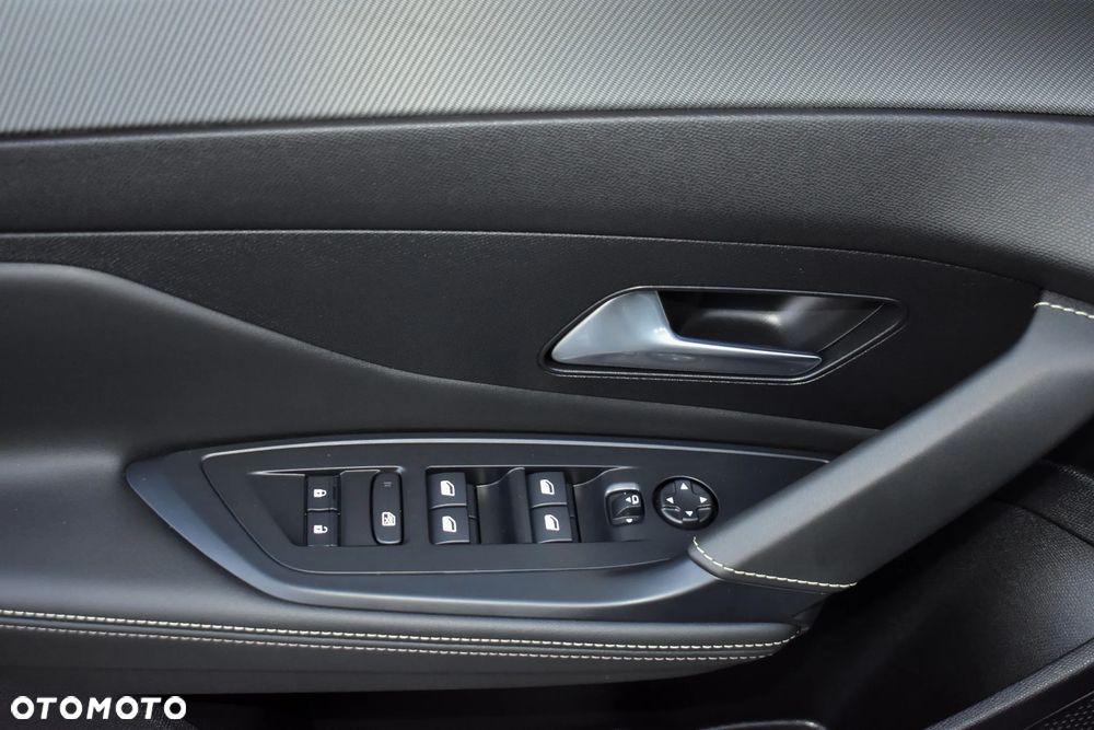 Peugeot 308 180 e-EAT8 GT - 19