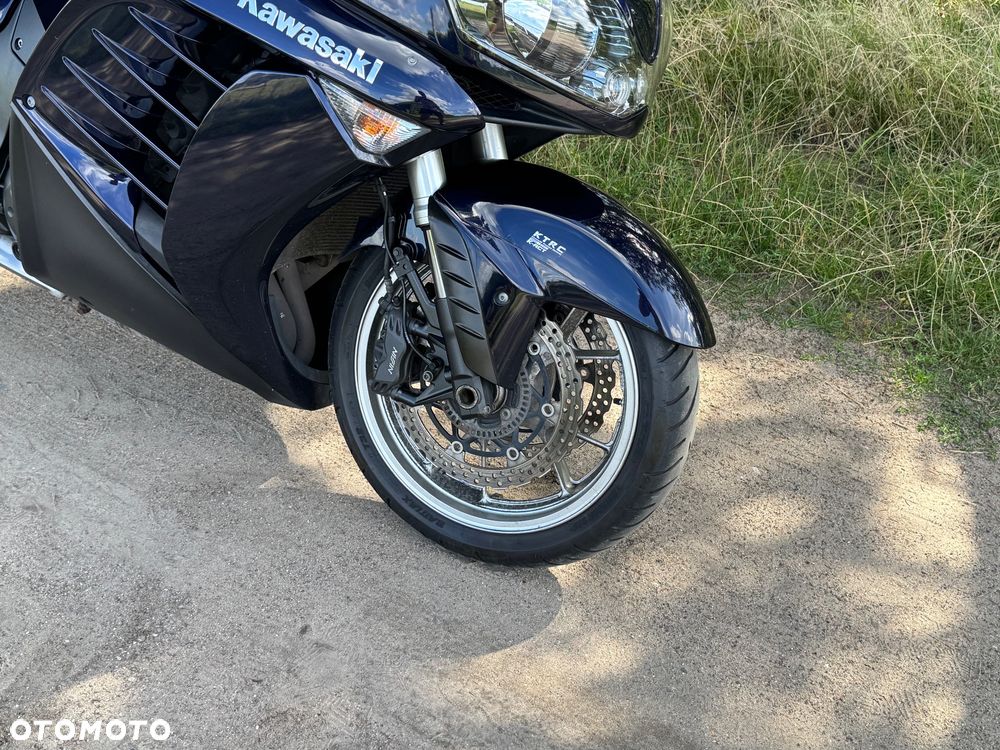 Kawasaki GTR - 6
