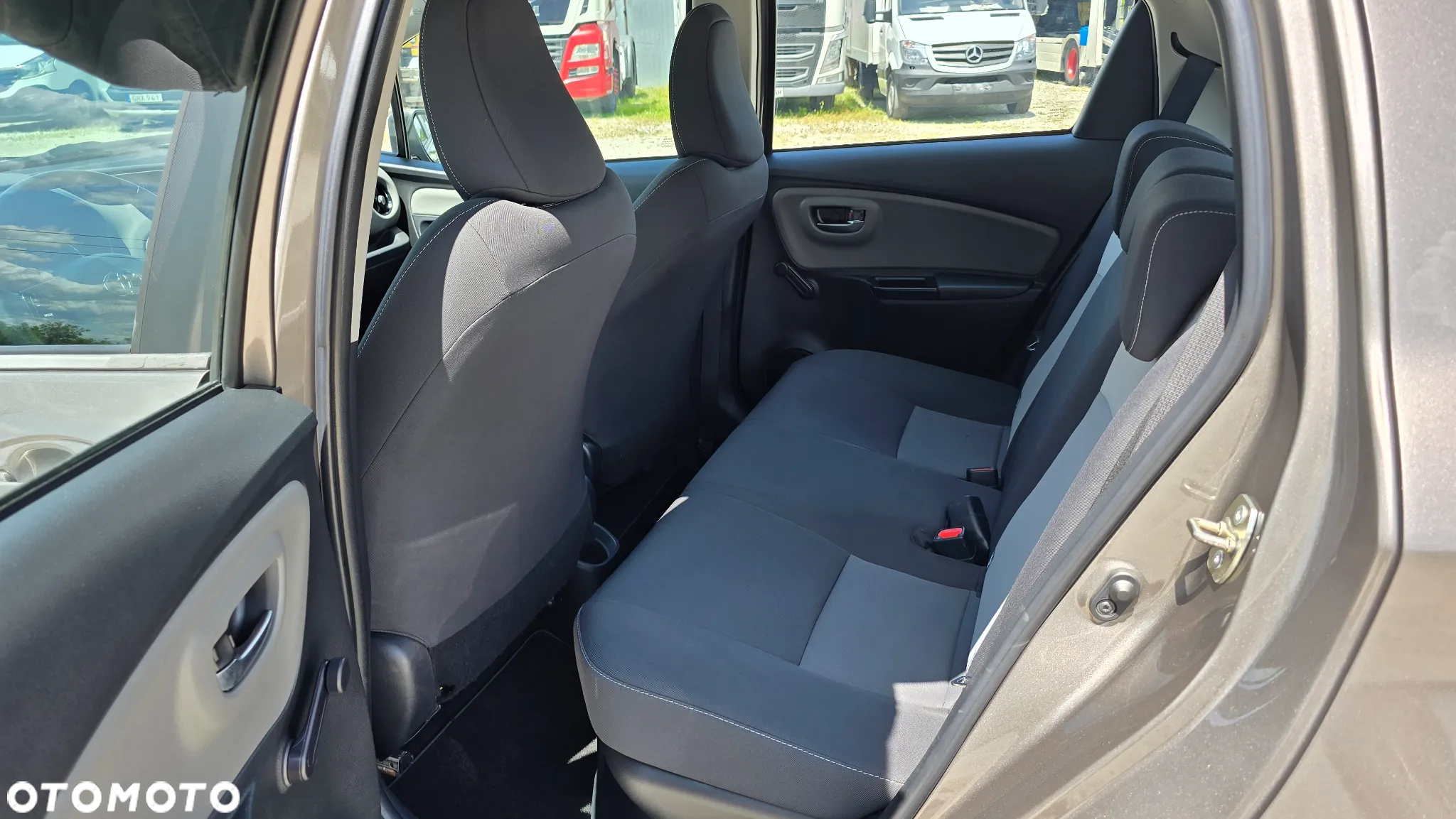 Toyota Yaris 1.5 Premium CVT - 28