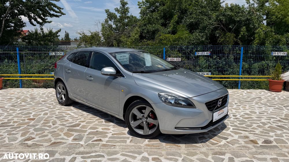 Volvo V40 D2 Momentum - 2