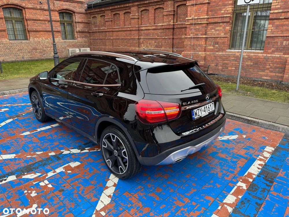 Mercedes-Benz GLA 250 7G-DCT UrbanStyle Edition - 4