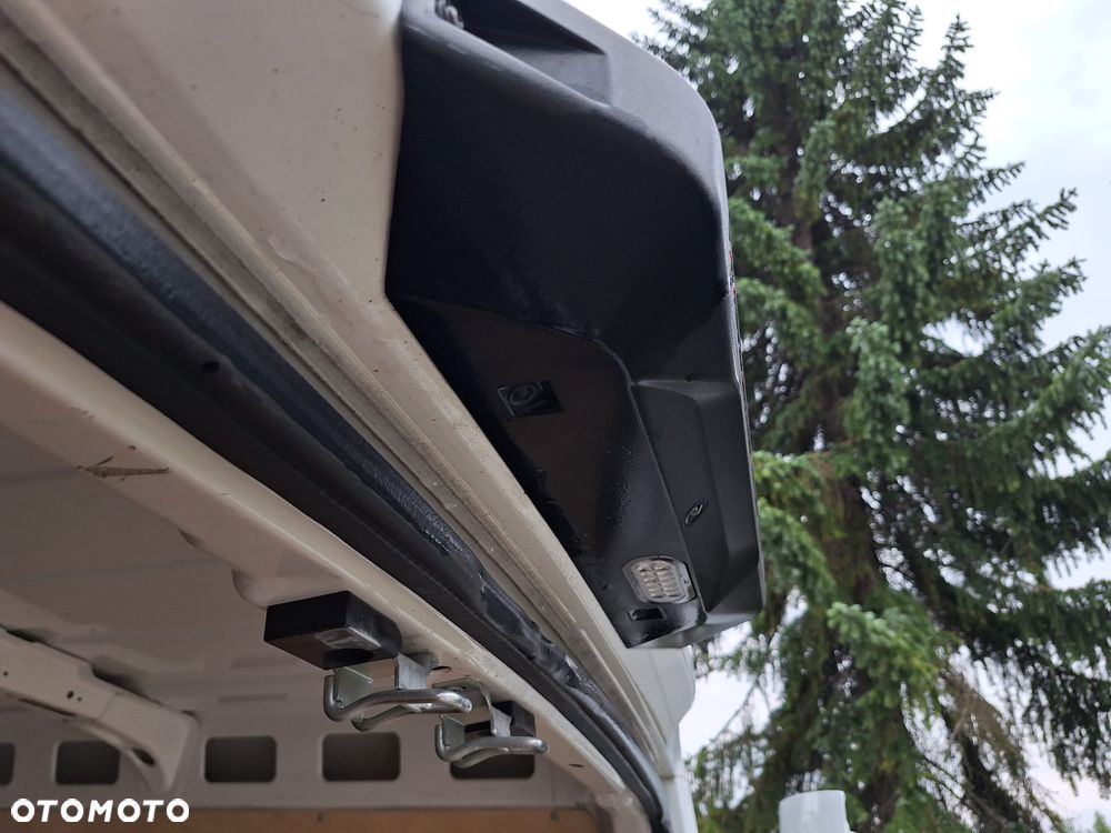 Iveco Daily 35S18 HiMatic furgon 16m blaszak automat FV23% MAXI 8HP - 19