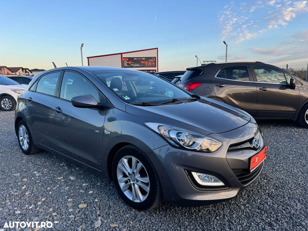 Hyundai i30 blue 1.6 CRDi Style - 2