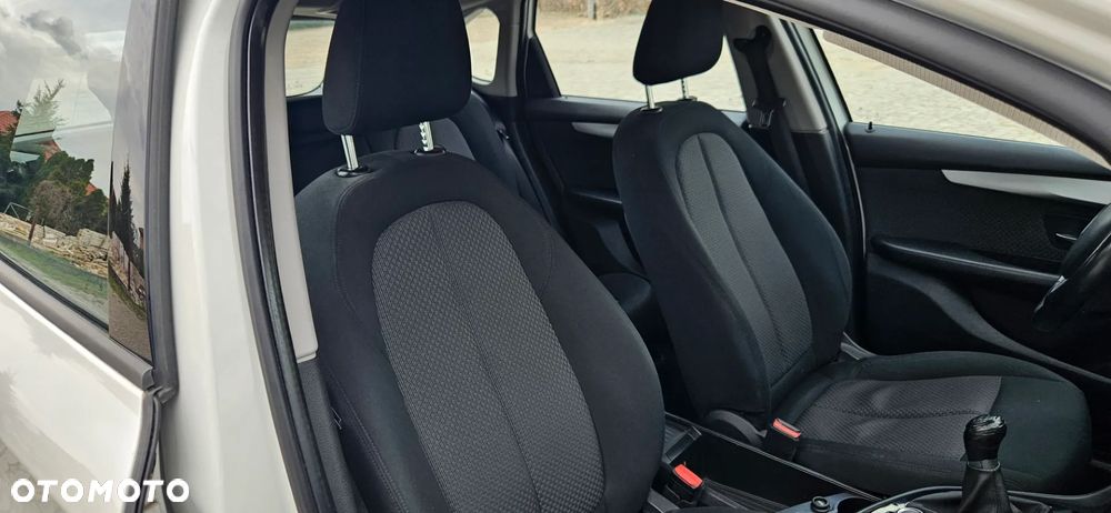 BMW Seria 2 216d - 22