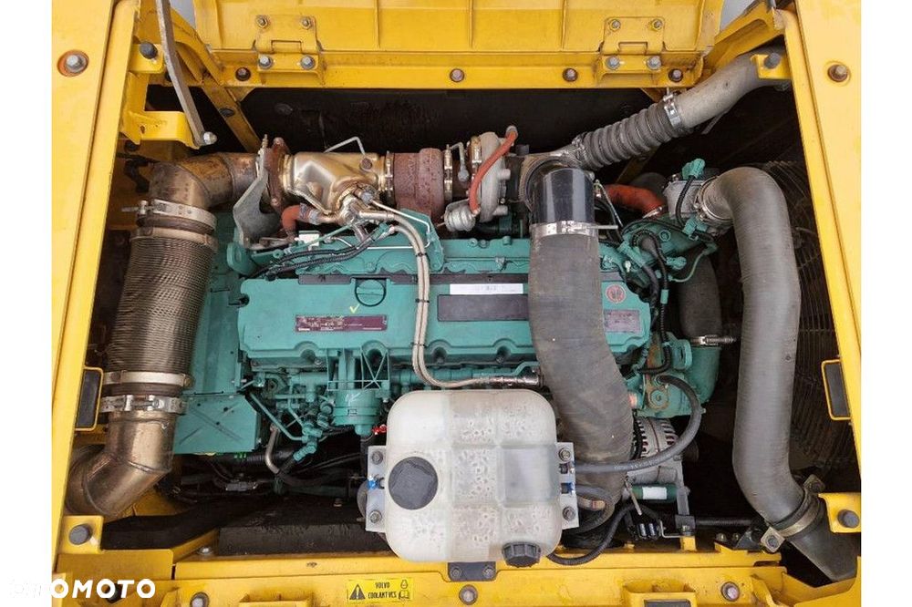 Volvo EC 300 D L - 16