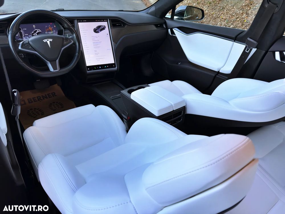Tesla Model S - 10