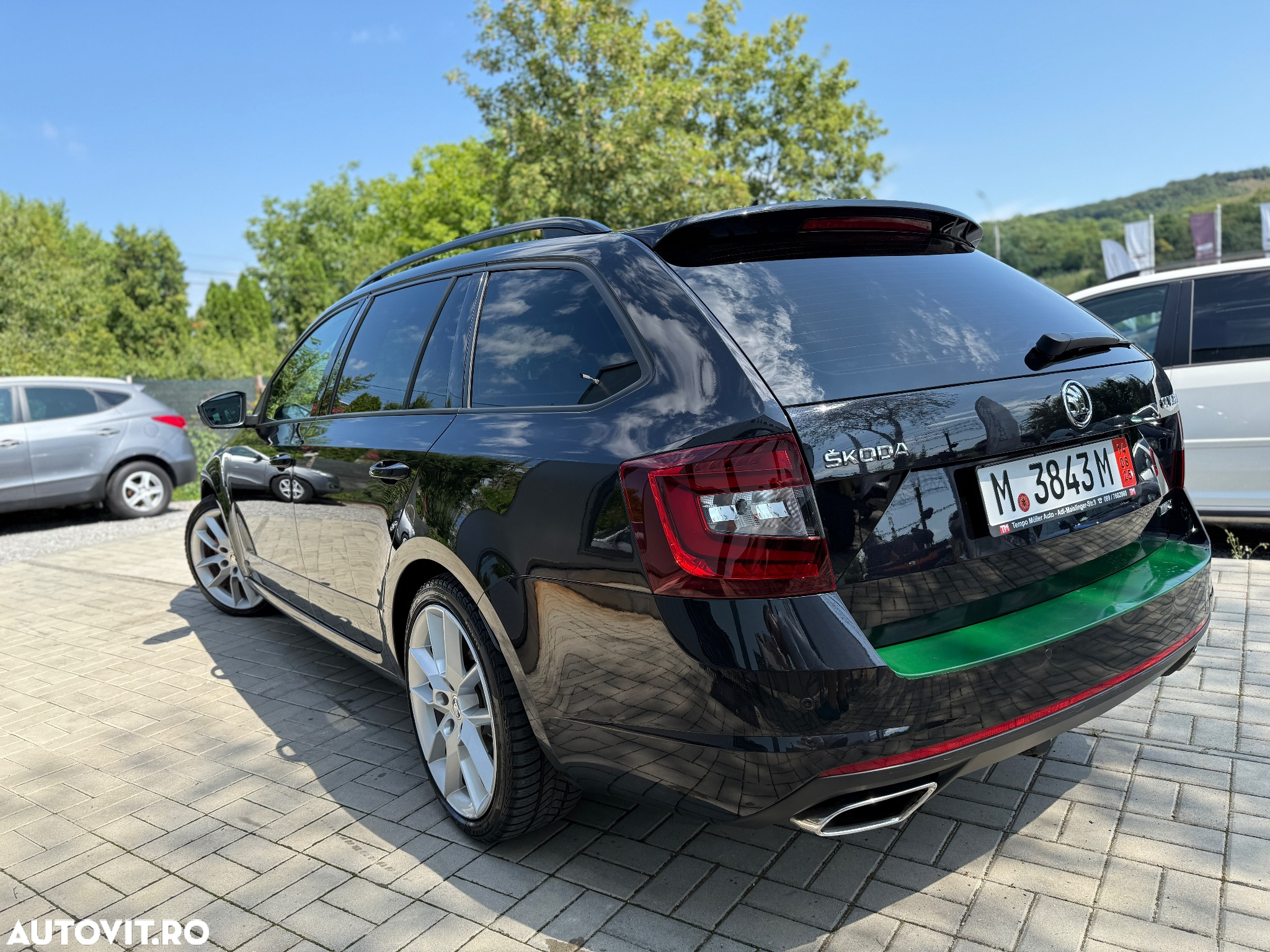Skoda Octavia Combi Diesel 2.0 TDI DSG RS - 2
