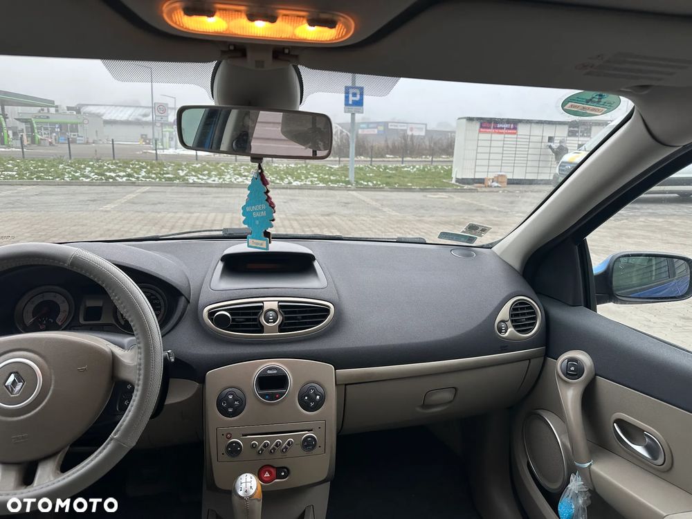 Renault Clio 1.6 Confort Privilege - 10