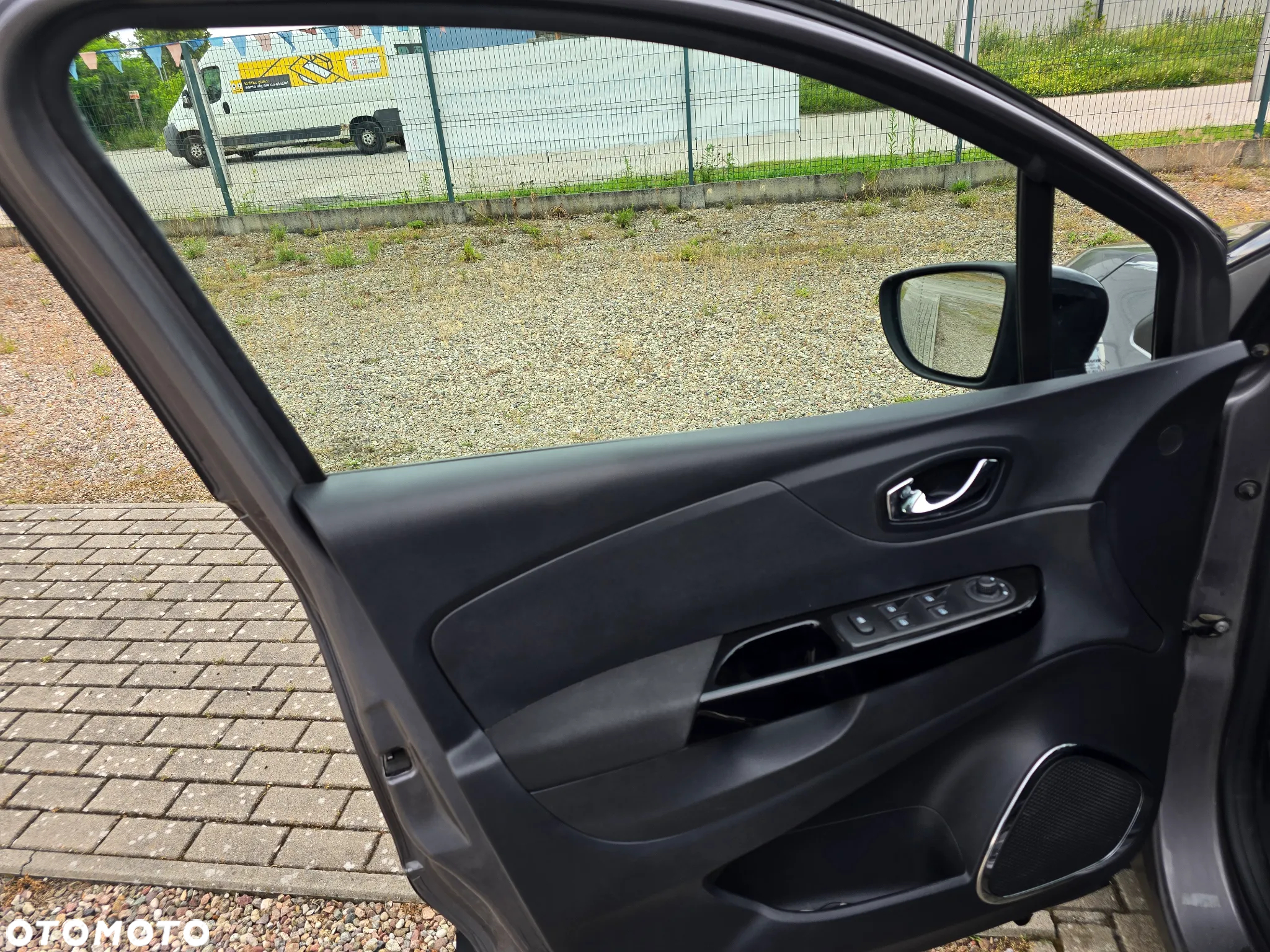 Renault Captur 1.2 Energy TCe Limited EDC - 11