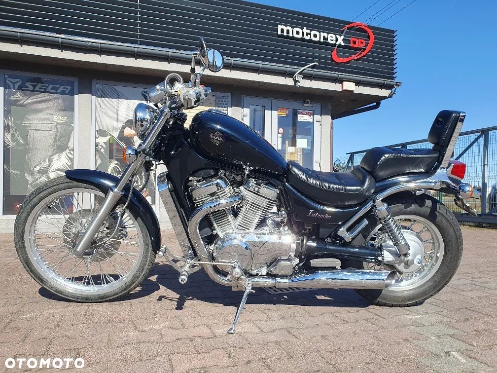 Suzuki Intruder - 1