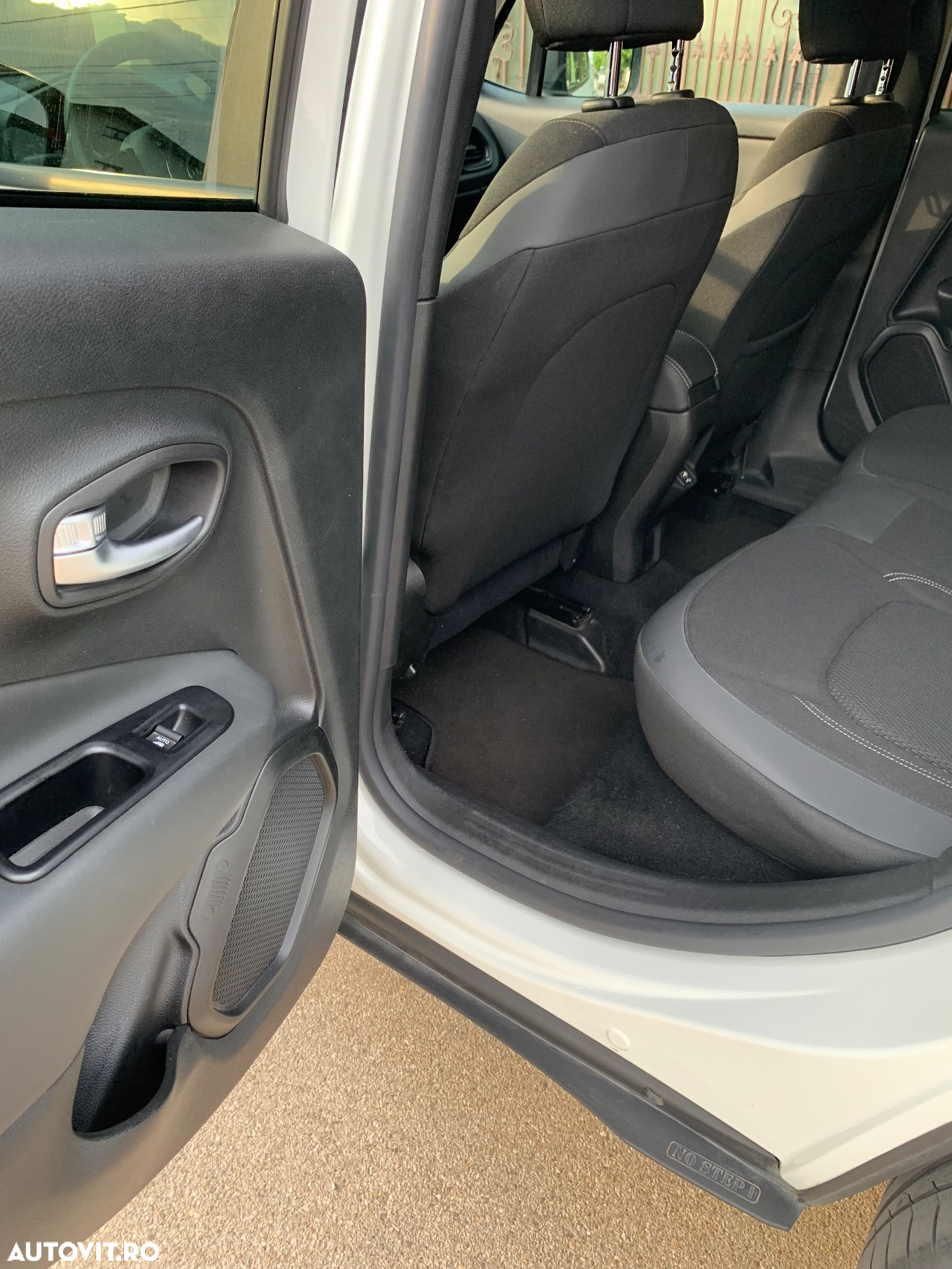 Jeep Renegade 1.3 T-GDI 4xe PLUG-IN Hybrid Automatik Summit - 35
