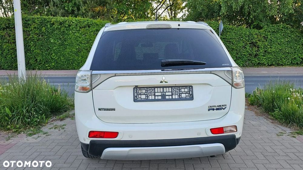 Mitsubishi Outlander Instyle NAVI + - 37