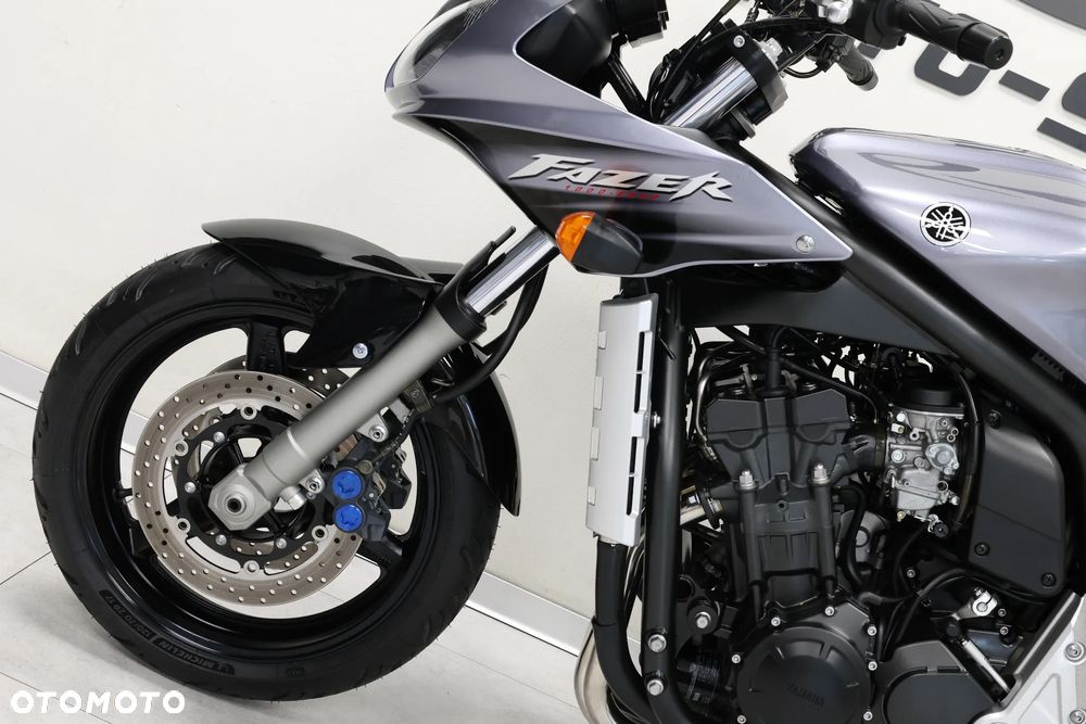 Yamaha FZS - 25