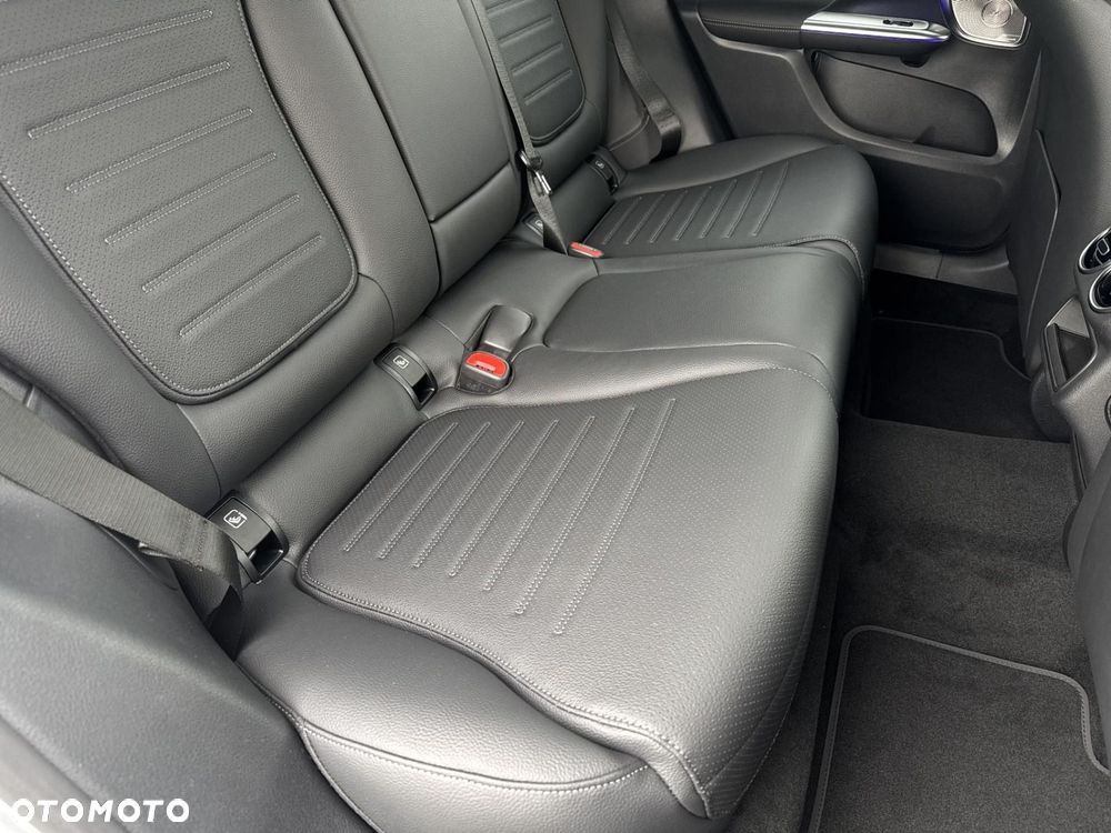 Mercedes-Benz GLC - 21