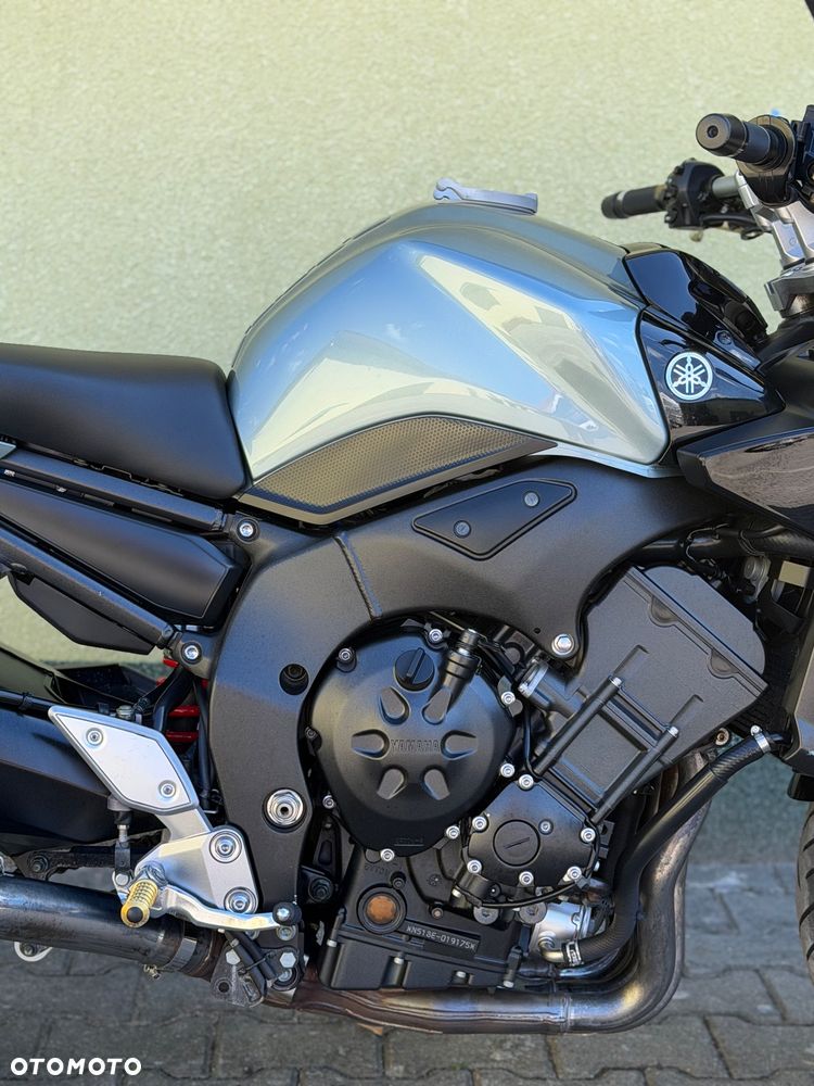 Yamaha FZ - 8