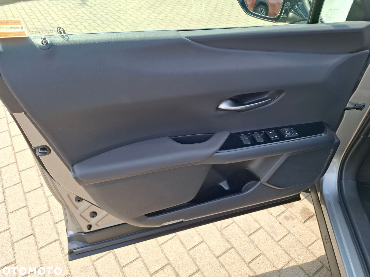 Lexus UX - 12