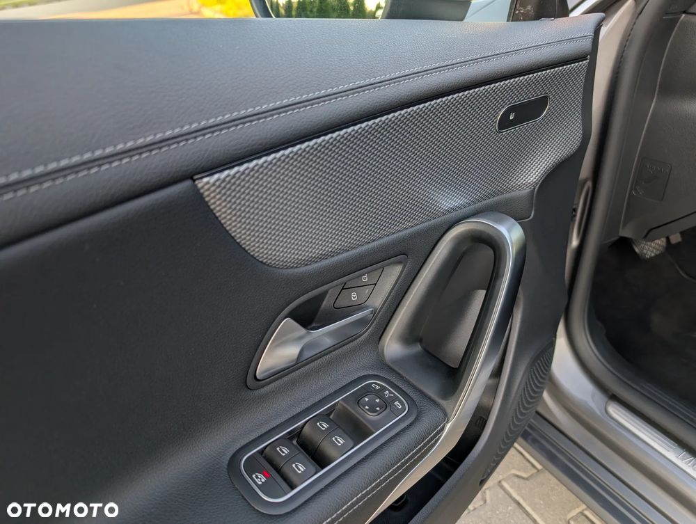 Mercedes-Benz CLA 200 d Progressive 8G-DCT - 24